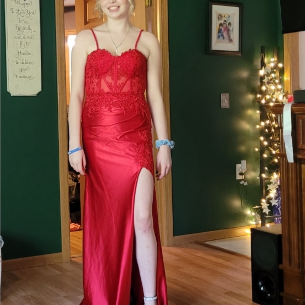 Elegant Red Lace Evening Gown